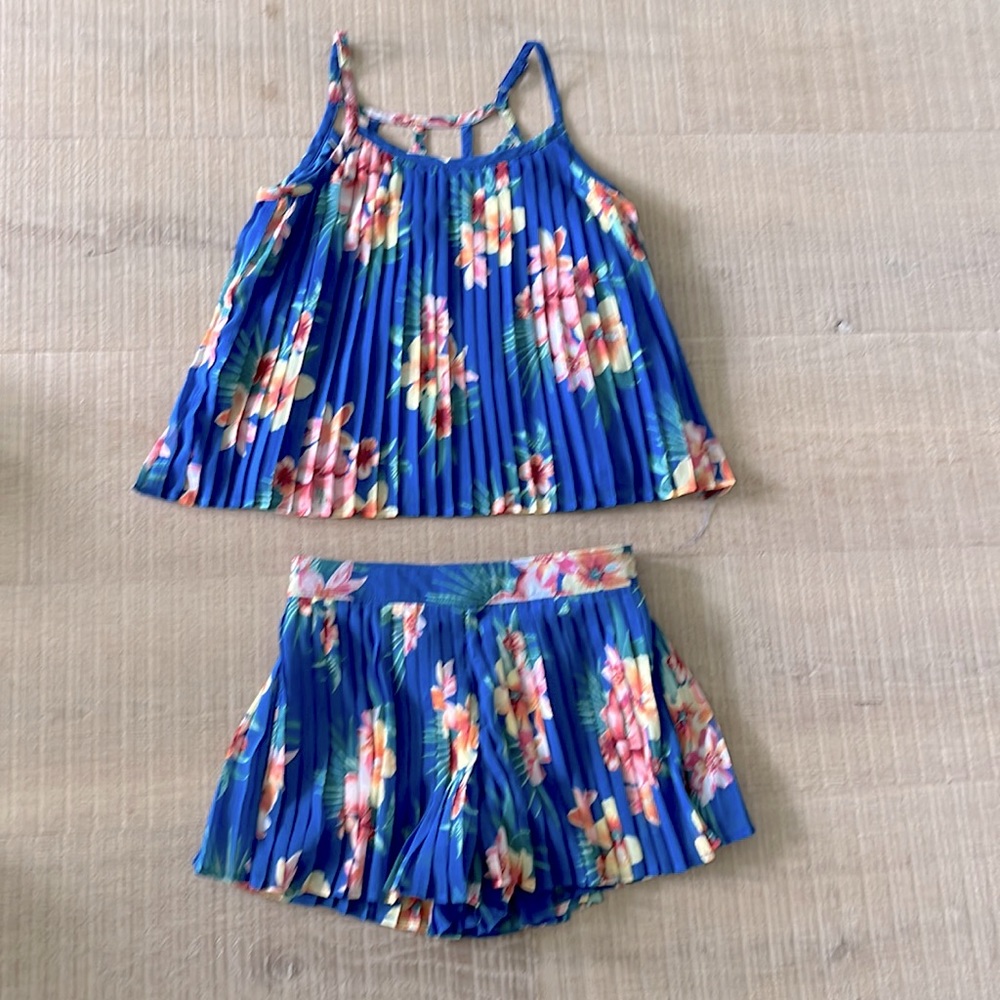 Girls matching set top and pleated skort size 11-12